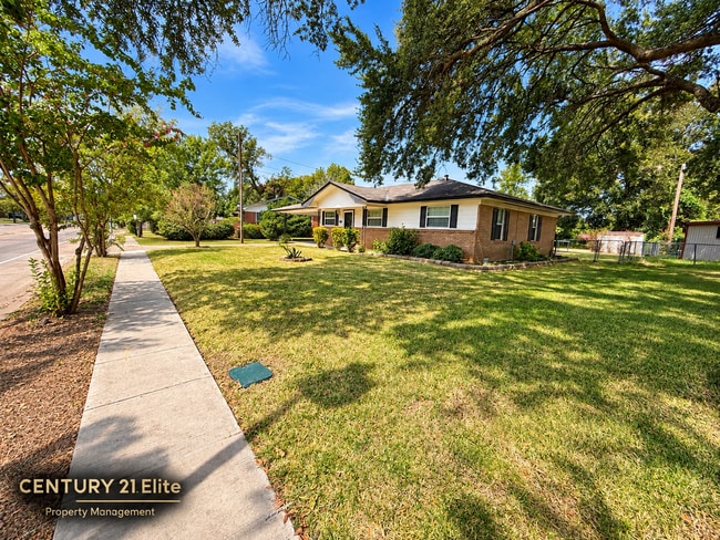 1609 Shady Grove Dr