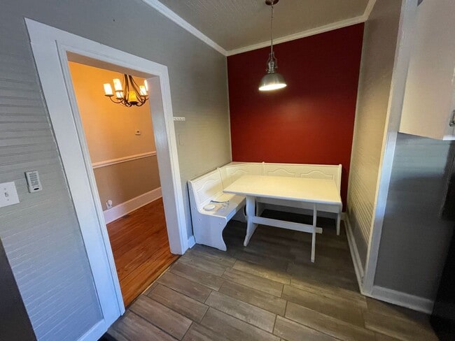 Photo - 4 bedroom 2 bathroom pet friendly house!