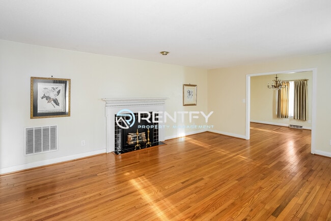 Photo - 606 Milford Hills Rd