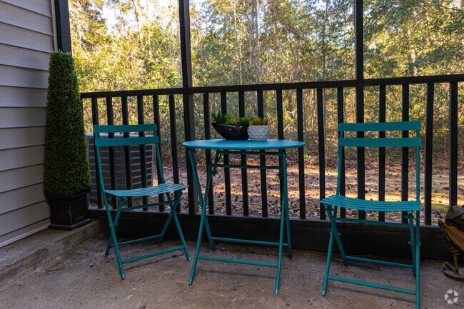1BR, 1BA- 650SF Porch
