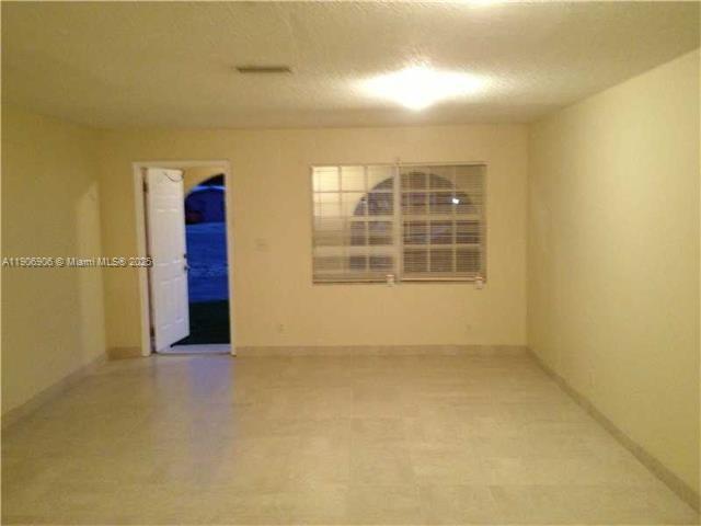 Photo - 4065 SW 51st St Unidad B