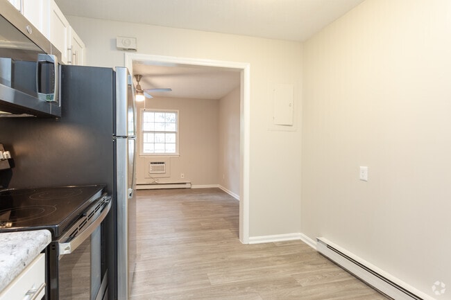 1BR, 1BA - 650SF - Breakfast Area - Claremont Hills