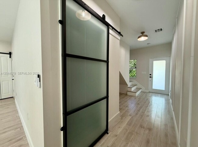 Photo - 1035 NW 2nd Ave