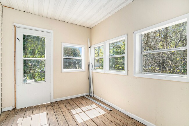 Photo - $1395 Eastwood 2-Bed/1-Bath Ranch, Basement, Large, Fenced yard - Ask about our no security depos...