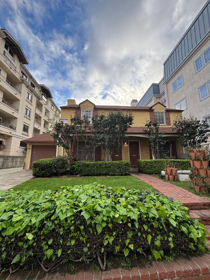 1383 Midvale Ave - 1383 Midvale Ave