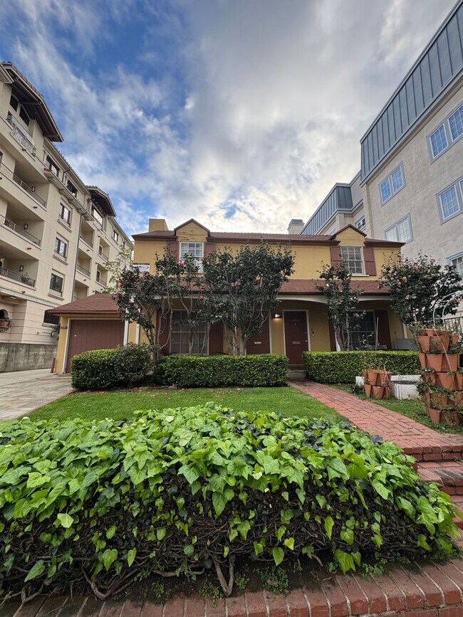 Building Photo - 1383 Midvale Ave