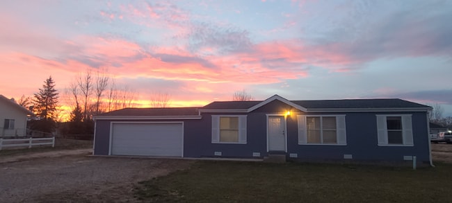 Building Photo - 4115 Quarterhorse Dr Rental
