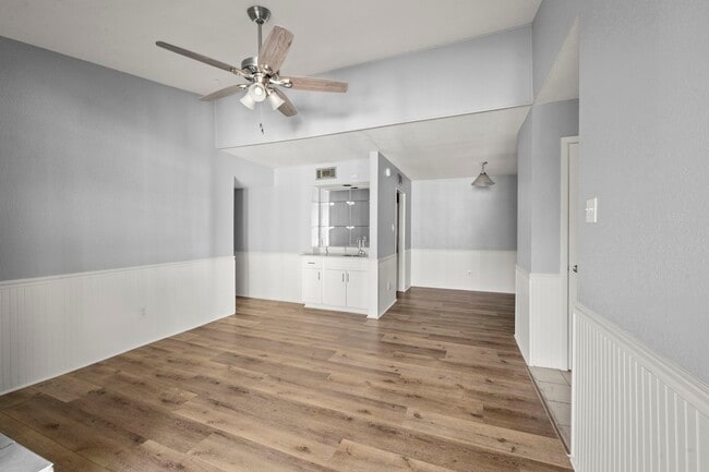 Building Photo - 9009 Richmond Ave. Unit 111