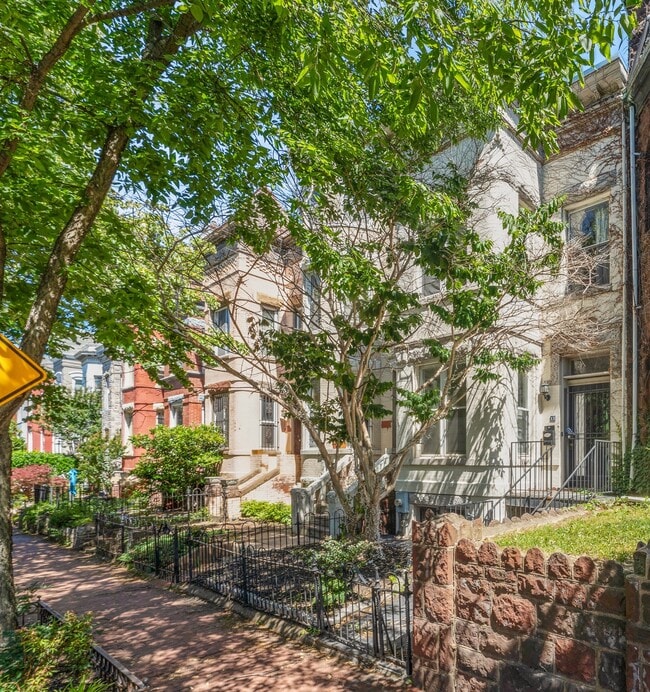Photo - 11 R St NW