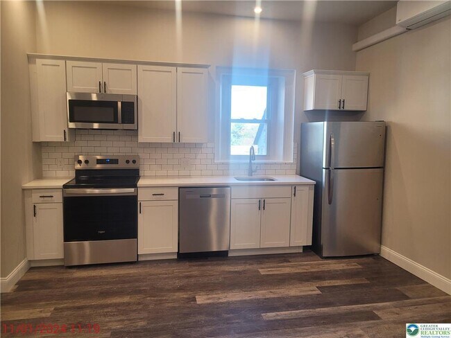 Photo - 121 S Main St