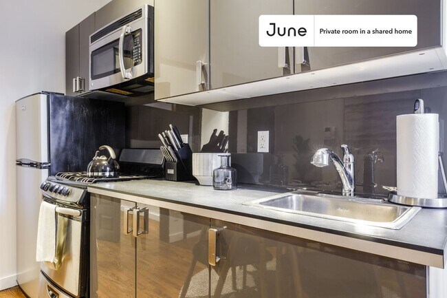 Room in Shared 4 bed/2 bath home in Upper East Side