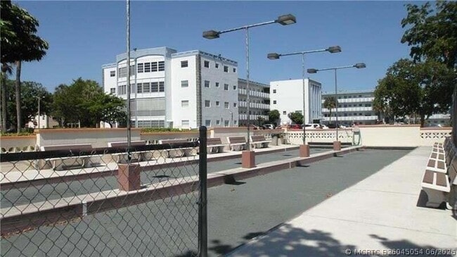 Building Photo - 4090 NW 42nd Ave Unit 105