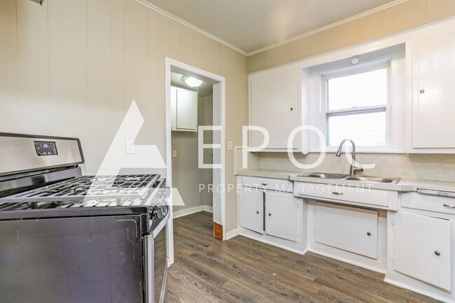 Photo - 915 N 28th St