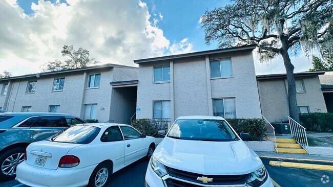 Building Photo - 2 bedroom 2 bath Condo in Temple Terrace a...