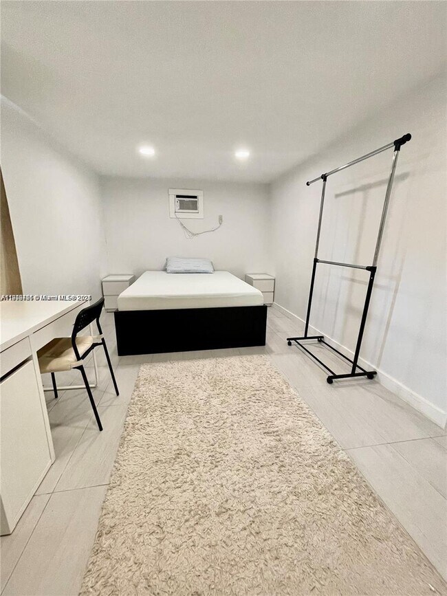 Photo - 2310 N 57th Way Unidad 3