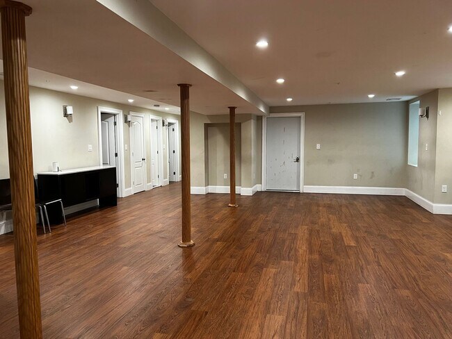 Photo - Massive Brighton 8 Bed / 9 Bath House in the 1700 block of Comm Ave!!!! Students Welcome. Avail 9...