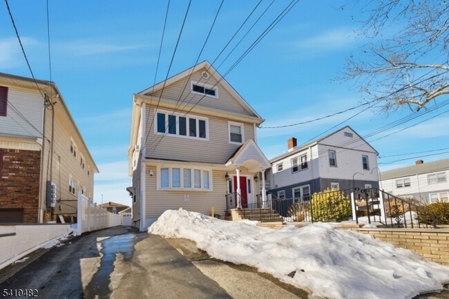 Building Photo - 1034 Madison Ave Unit 3