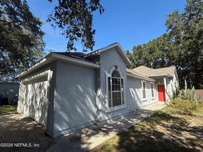 2418 Hydrangea St