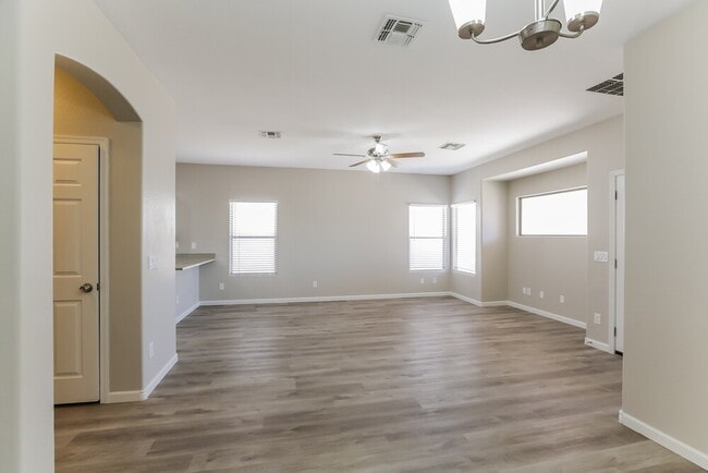 Photo - 8827 W Hess St