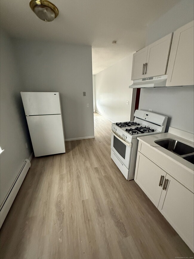 Photo - 441 Howe Ave