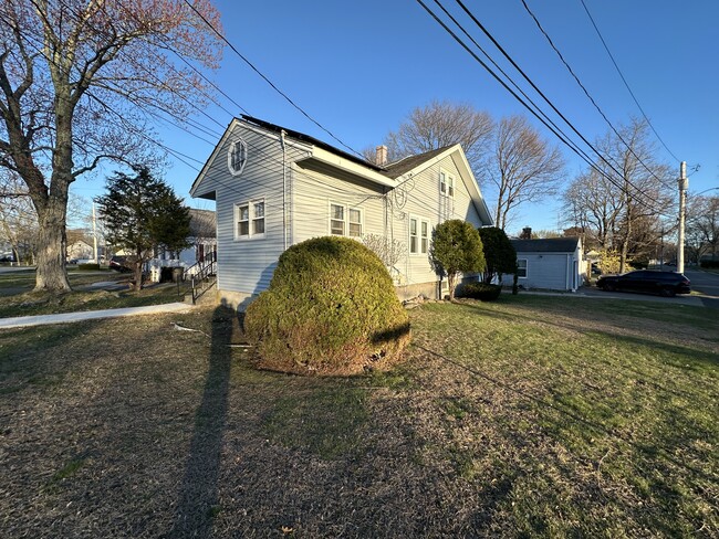 Photo - 187 Danforth St