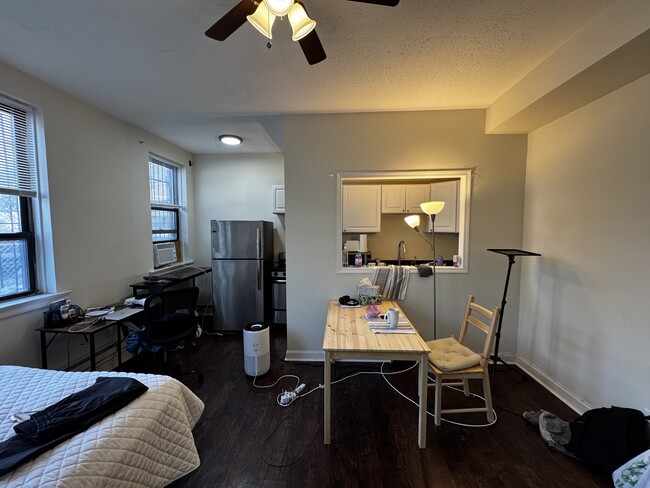 Building Photo - 3338 N Marshfield Ave Unit 102