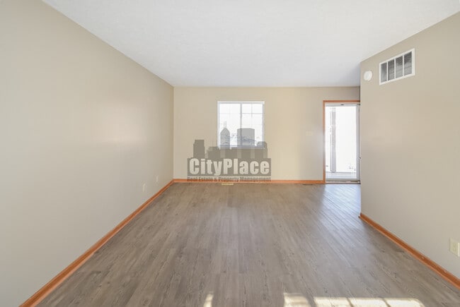 Photo - 47 Meadow Ct W