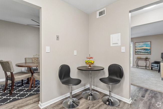 2BR, 1BA - 900SF - Kitchen