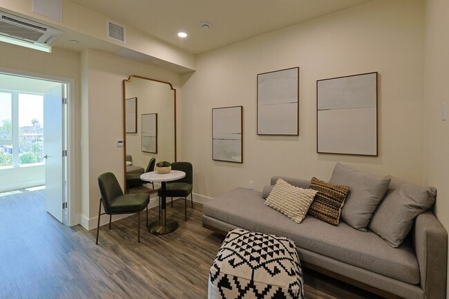 Photo - Orion 1037 Dewey