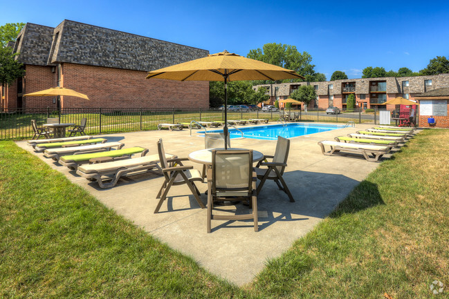 Pool Area - Kimbrook Manor Rental