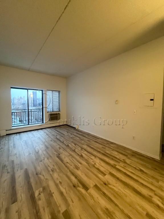 Building Photo - 1 bedroom in Astoria NY 11106 Unit 10A Rental