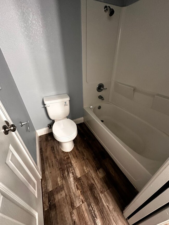 Photo - 3 Bedroom 1.5 Bathroom Condominium For Rent