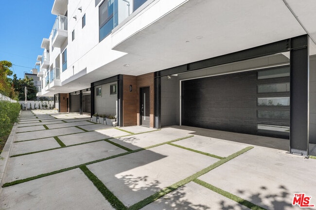 Photo - 849 N Alta Vista Blvd Unidad 1