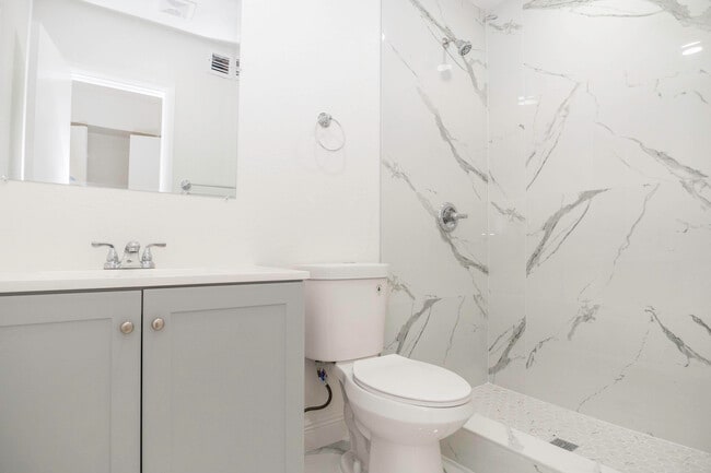 Photo - 924 NW 11th Ct