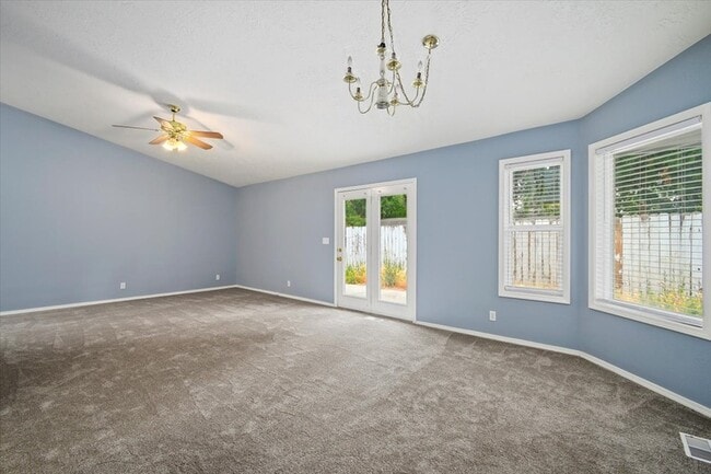 Photo - 636 W Richmond Ln