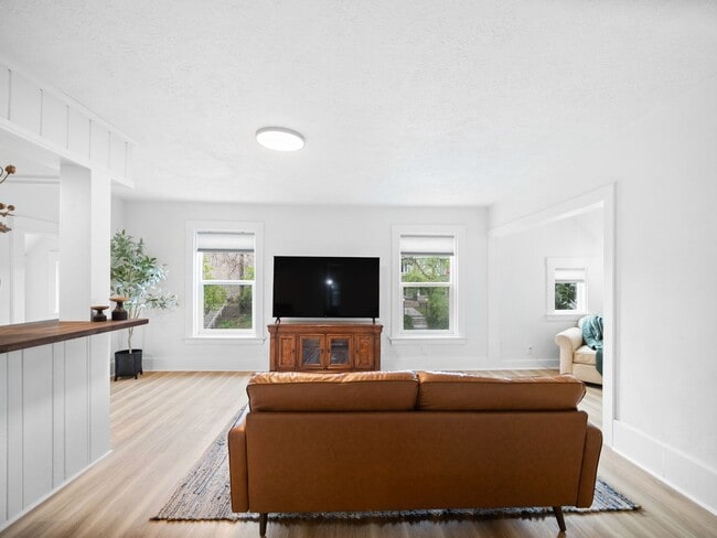 Photo - Newly Renovated 2 Bedroom Close to Hospitals