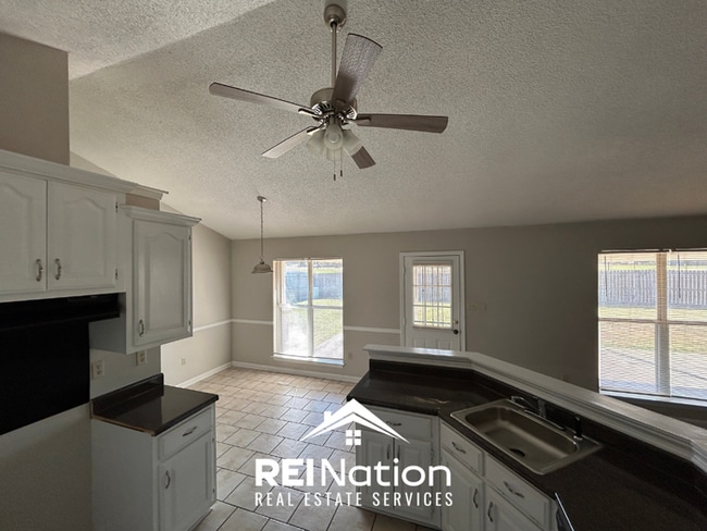 HORN LAKE STUNNER! 3BR/2BA | Vaulted Ceilings & Fireplace | Covered Patio & Garage!