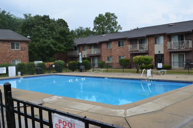 Quail Hollow Apartments