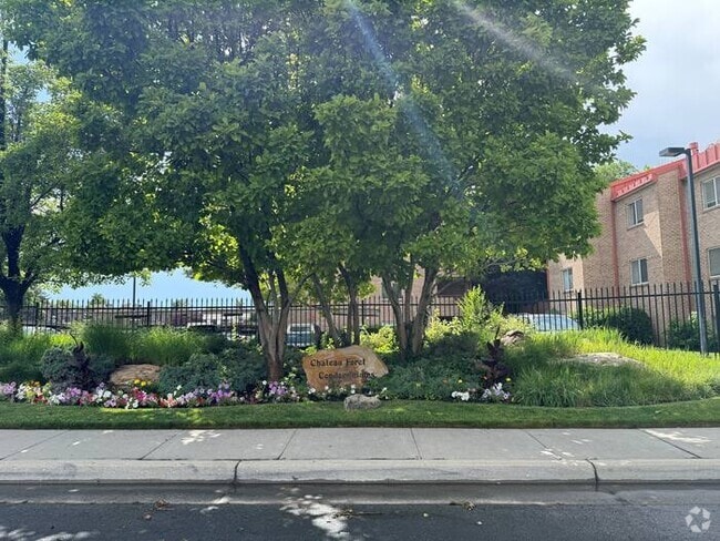 Building Photo - Spacious & Stylish 1-Bedroom Condo in the ... Unit 410
