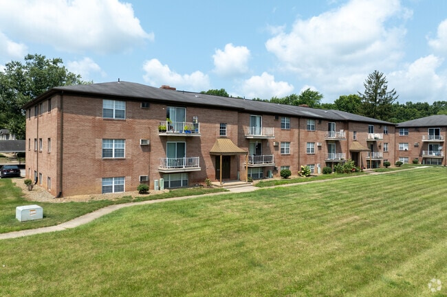 Four Seasons Apartments and Townhomes