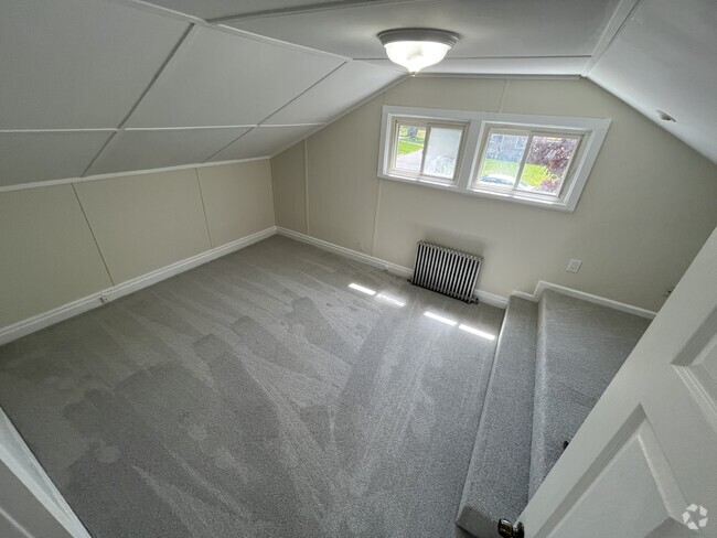 Building Photo - 53 Montauk St Rental