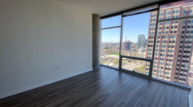 Photo - 170 W Chicago Ave