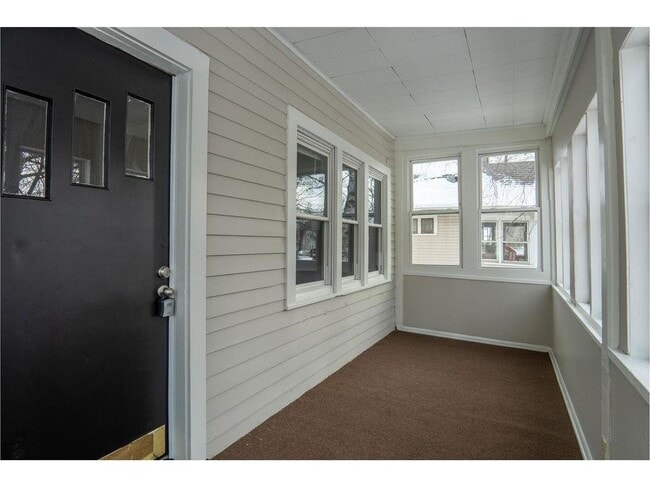 Photo - 1220 Burr St N