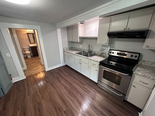 Photo - 3 Bedrooms, 1 Bathroom - North Rome House
