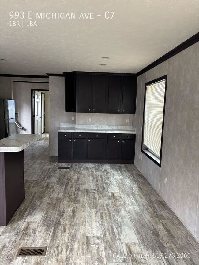 Photo - 993 E Michigan Ave