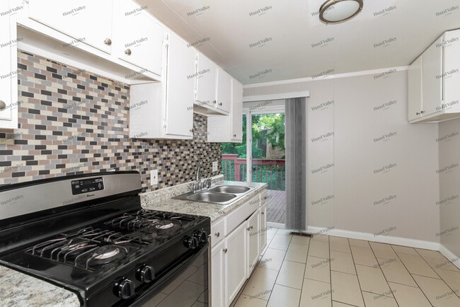 Photo - 1821 Catalpa Ave