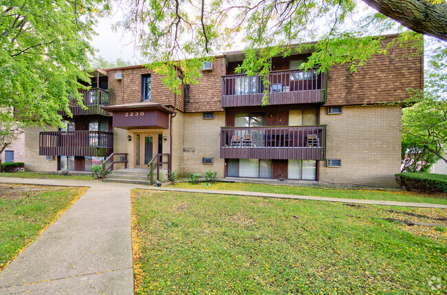 Building Photo - 2224 Oneida St Unit 202 Rental