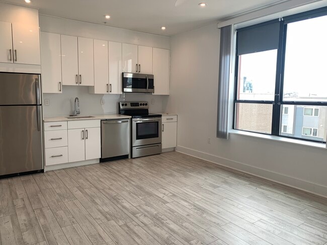 Building Photo - 1169 Hope St Unit 2A