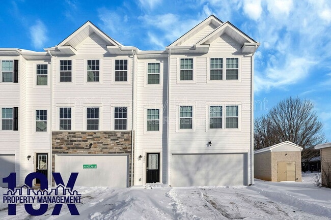 Building Photo - 3246 Mackinac Dr