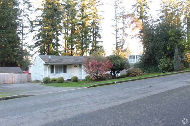 Building Photo - 3922 152nd Ave SE Rental